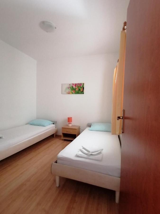 Apartments Coric Baska Voda Exterior photo