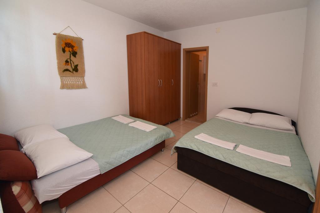 Apartments Coric Baska Voda Exterior photo